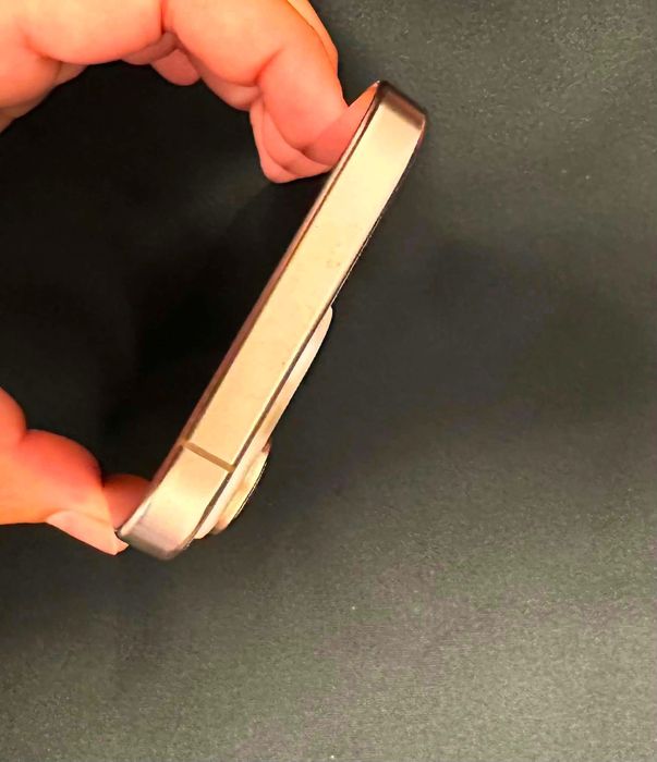 Iphone 16 pro auriu