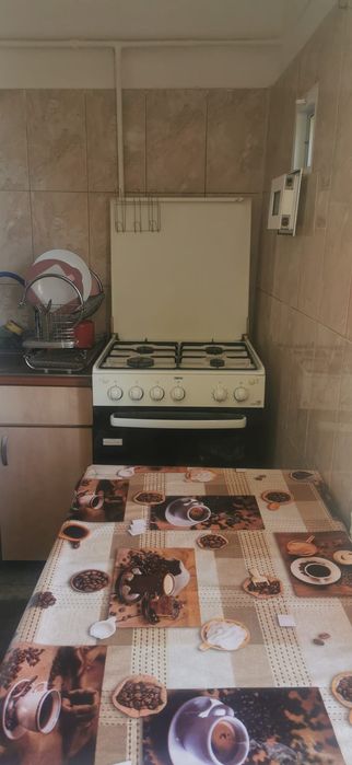 Garsonieră etaj 2 – Izolată, termopan, gaze trase, mobilată complet