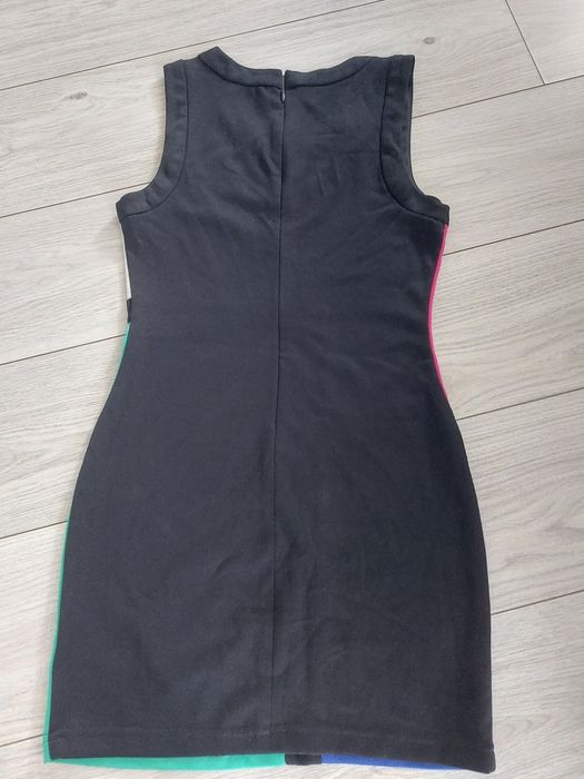 Къса рокля с черен гръб