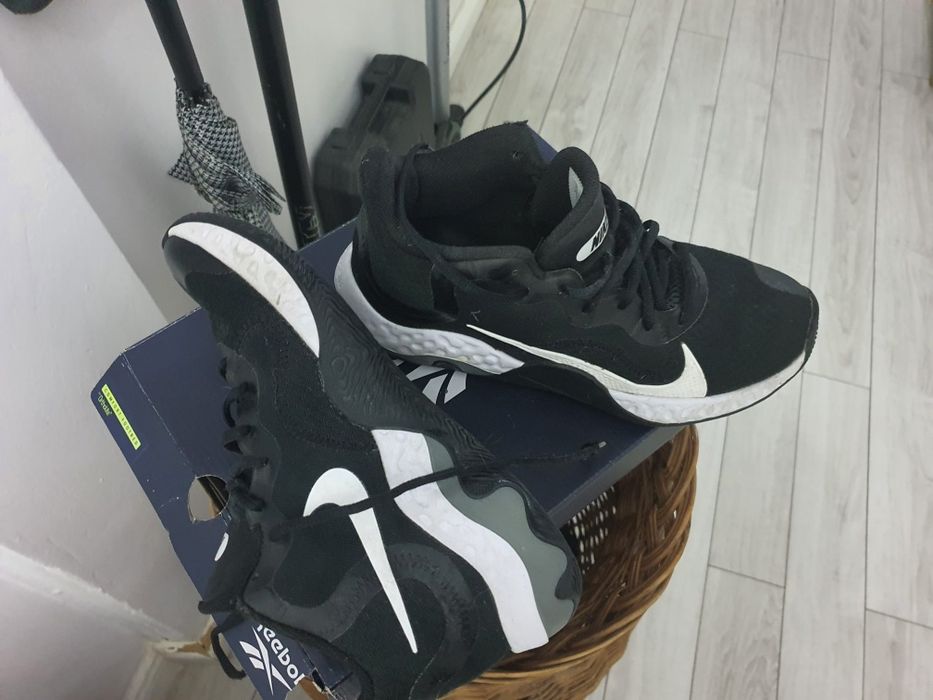 Vând ghete  NIKE 40