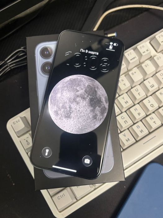 iPhone 13            .