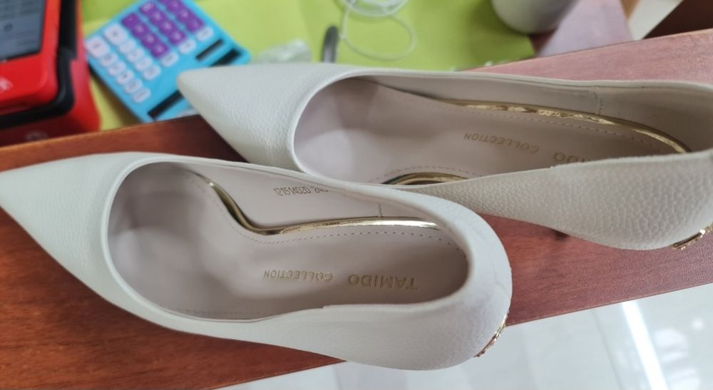 Продаётся шикарные туфли в молочном цвете в 38 размере