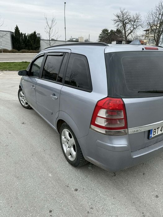 Продава се Опел зафира б