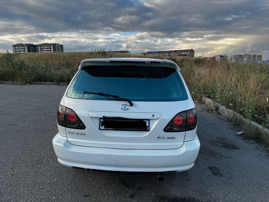 Продам автомобиль Lexus RX 300