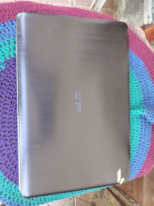 Asus laptop noutbuki