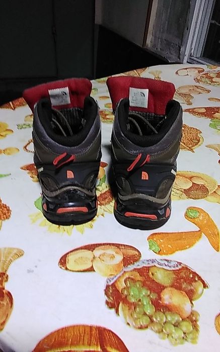 Современные  мужские  ботинки  , Вьетнам.