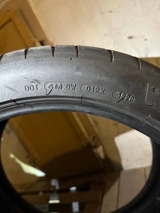 Продам Michelin pilot sport 4s
Без порезов, грыж и т д. 
Размер об