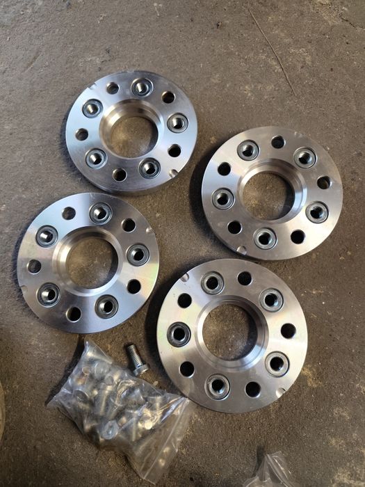 Продавам фланци за BMW E60 E90 E46