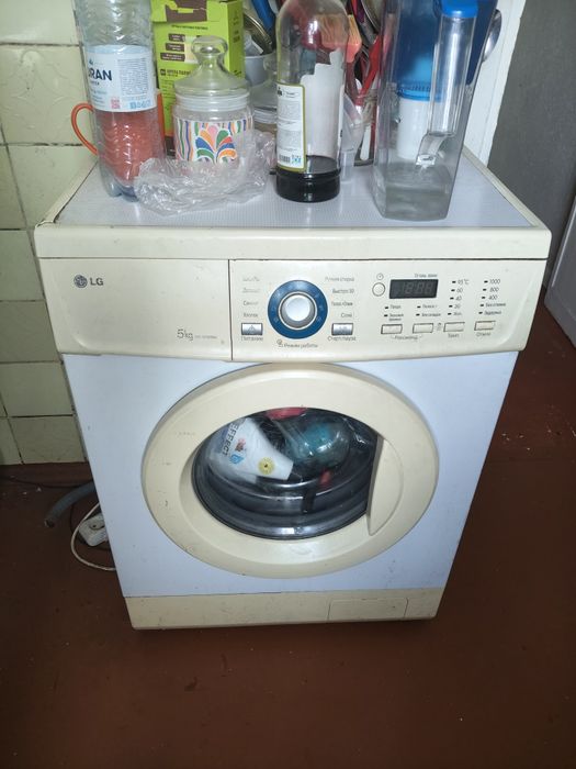 Продам машинку стиральную на 5кг