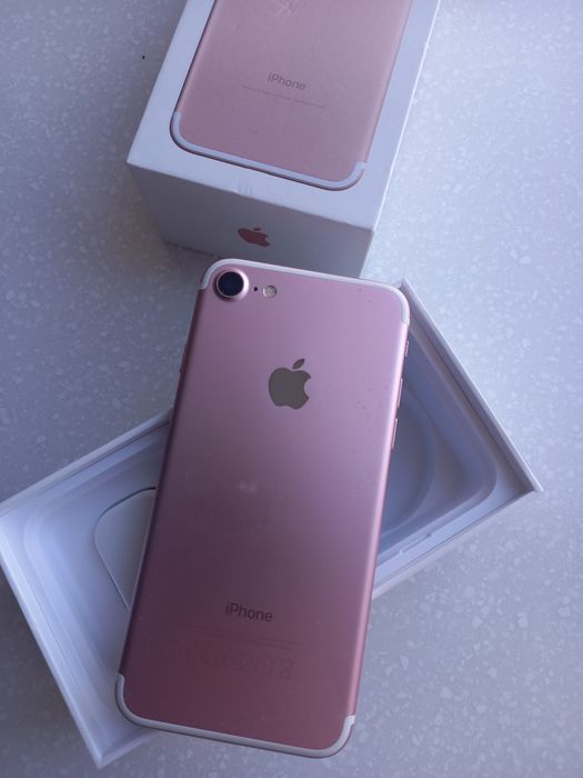 Продаю телефон IPhone 7.