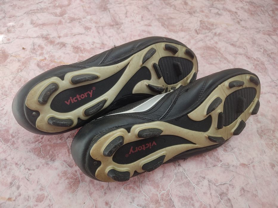 Бутсы футбольные