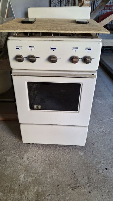 Продам газовую плиту