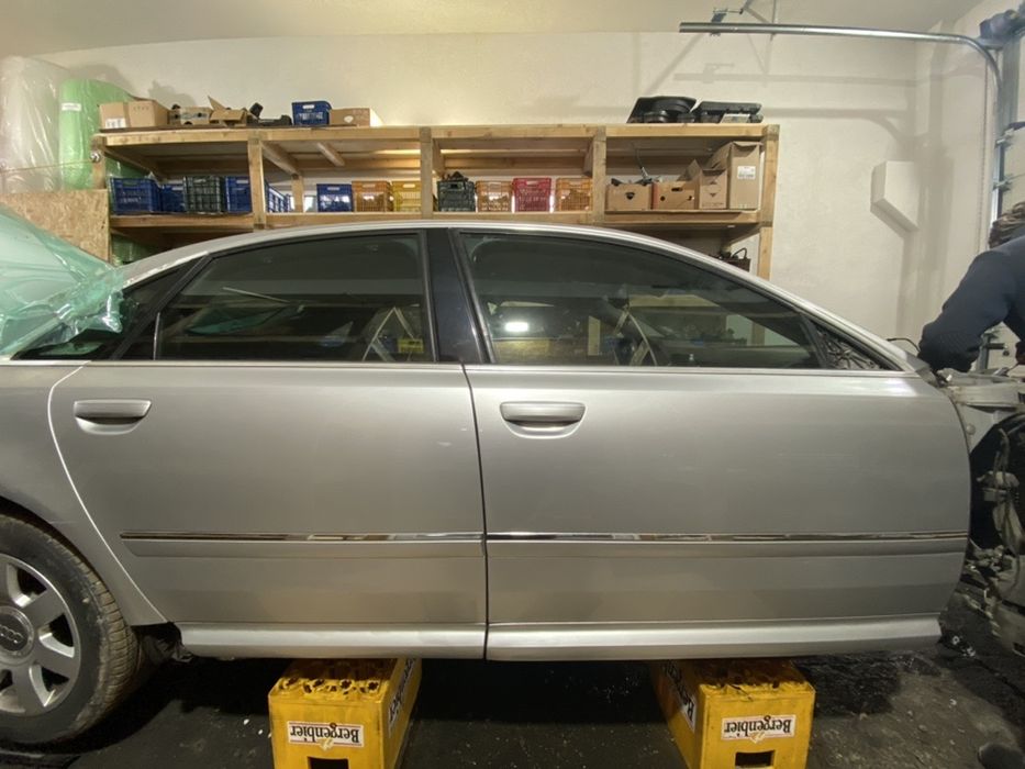 Usi / Usa dreapta fata , dreapta spate Audi A8 D3 4E Cod : LY7W