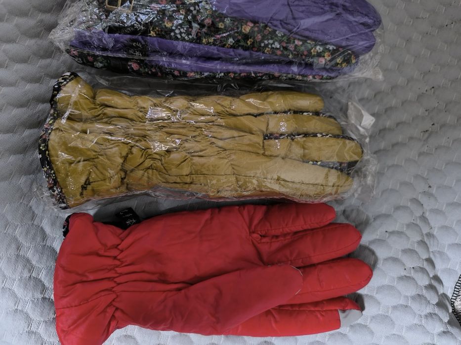 Продам женские перчатки новые.