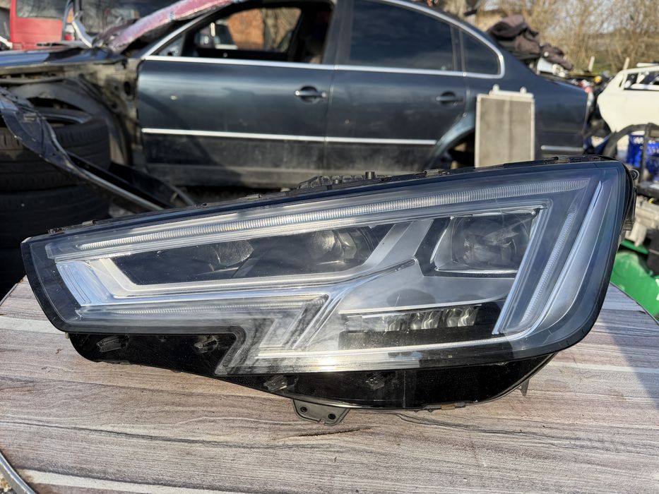Фар Audi A4 B9