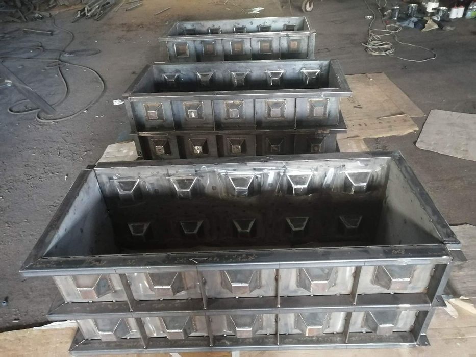 Matrițe,cofraje- blocuri beton lego(nu necesita clesti pentru mutat)