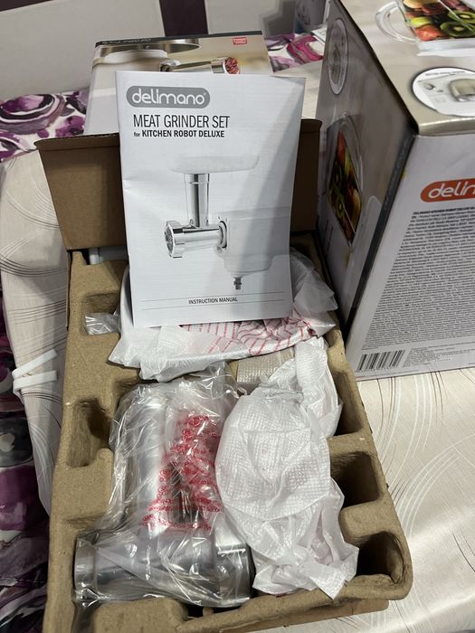 Кухненски робот Delimano deluxe с чисто НОВИ приставки
