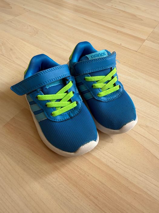 Маратонки Adidas размер 22