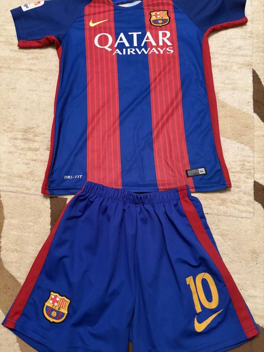 Echipament Nike de fotbal pentru copii cu Fc Barcelona sezon 2016/2017