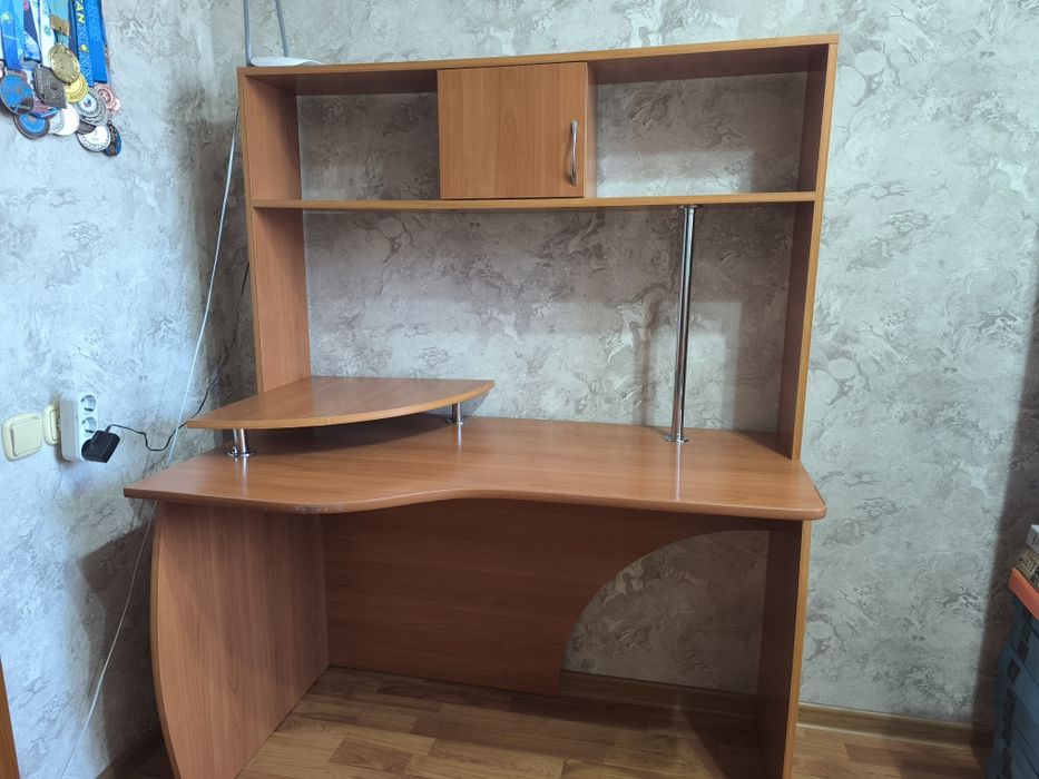 Стол компьютерный, письменный
