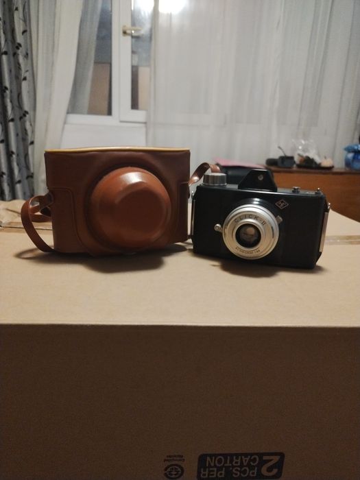 Vând doua aparate foto cu film