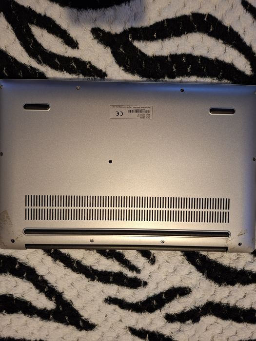 Лаптоп EZBook S6