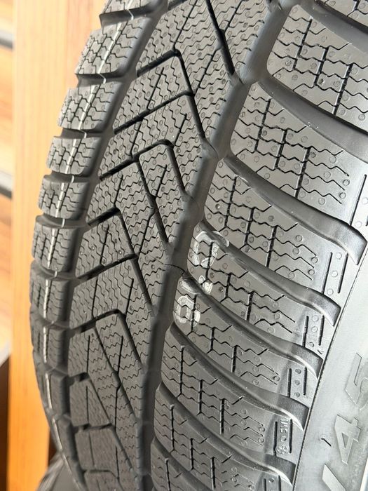 Roti Jante Bmw noi X5 X6 G05 G06 cu anvelope iarna pe 20