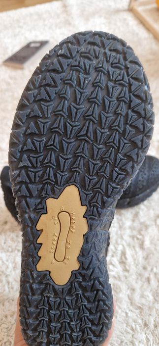 Продаются кроссовки