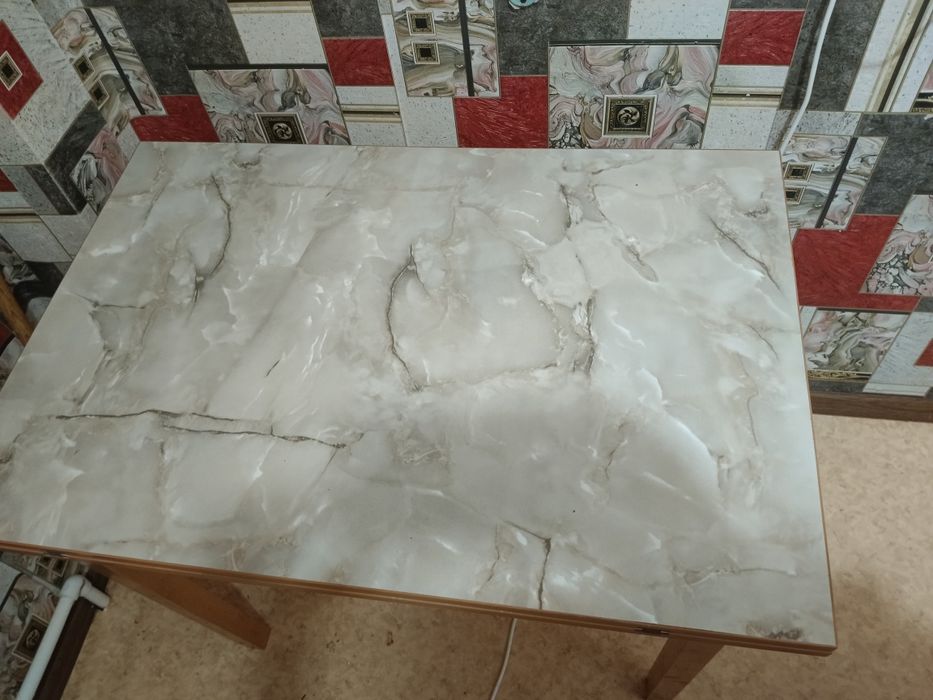 Продается стол со стульями