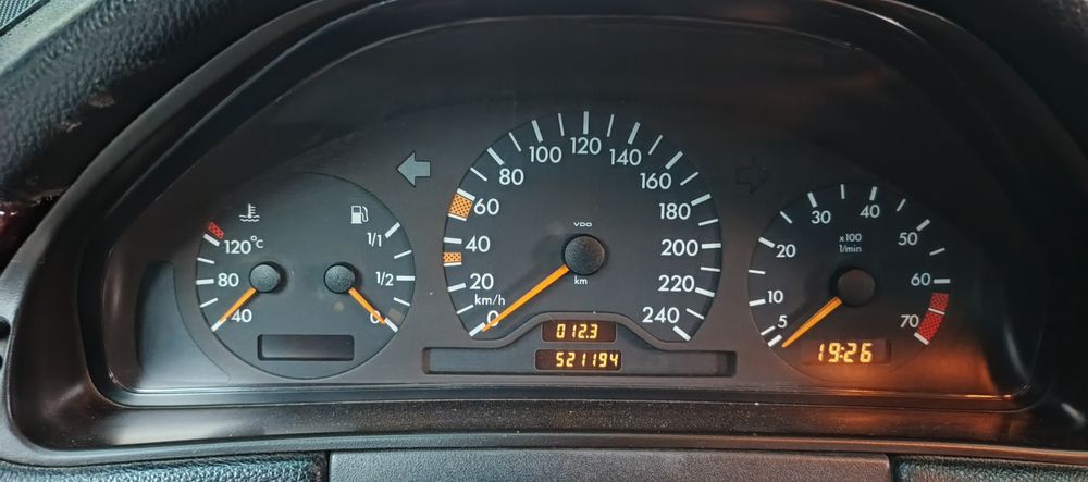 Продам Мерседес 210