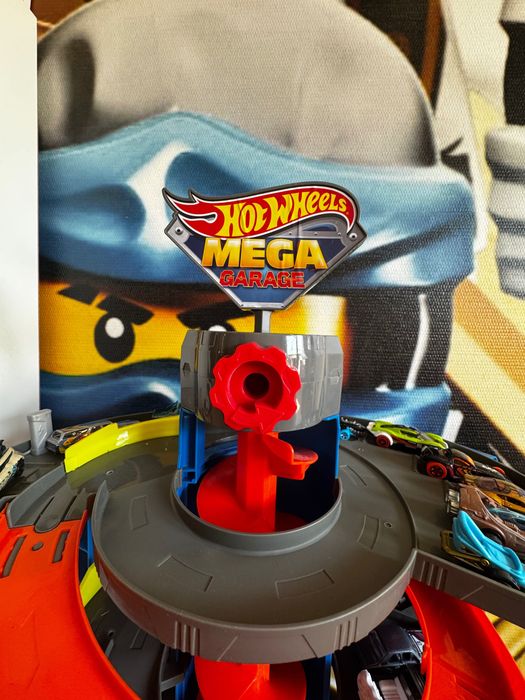 Гараж Mega Garage Hot Wheels