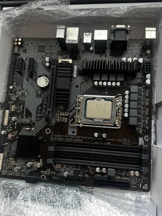 Материнская плата в сборе