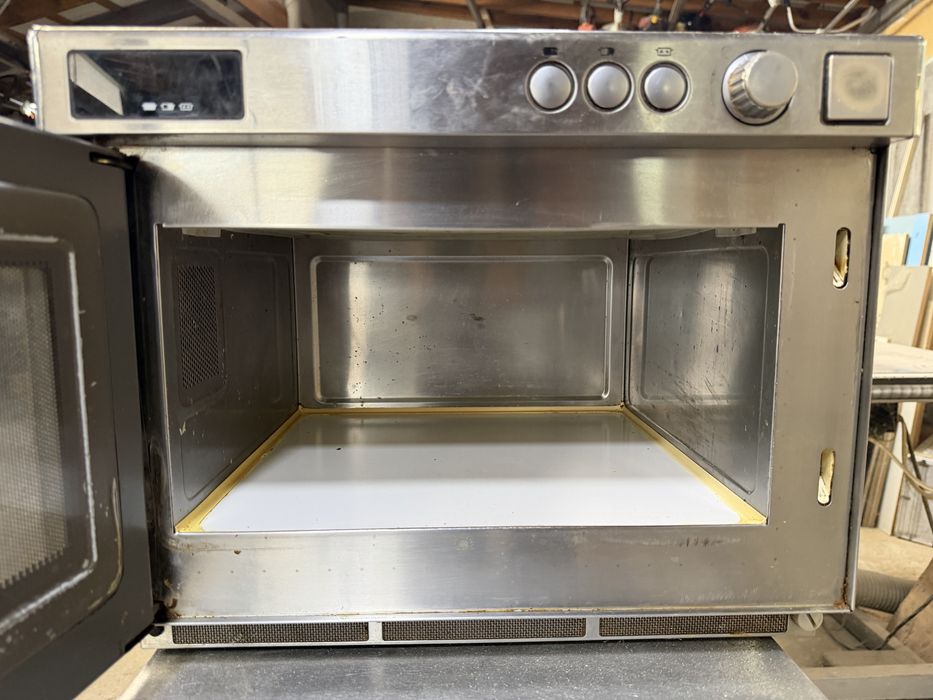 Panasonic NE-1646 професионална микровълнова