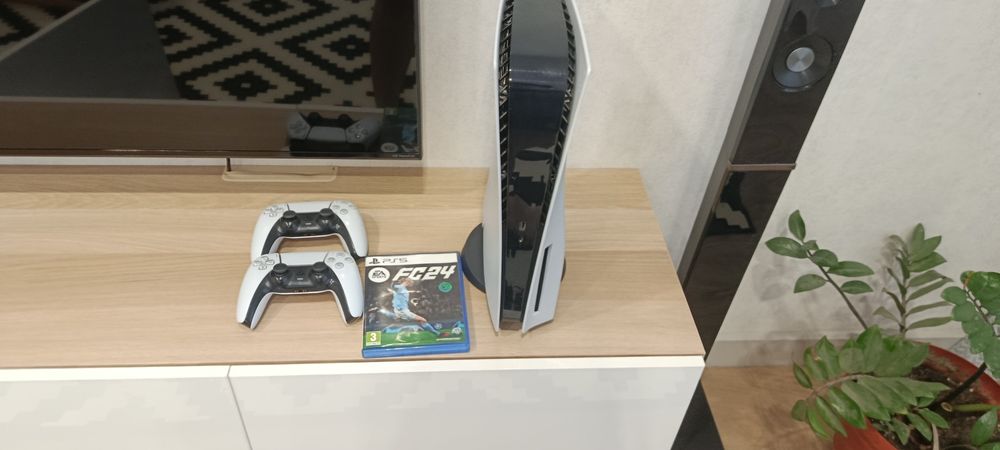 Продам СРОЧНО Playstation 5
