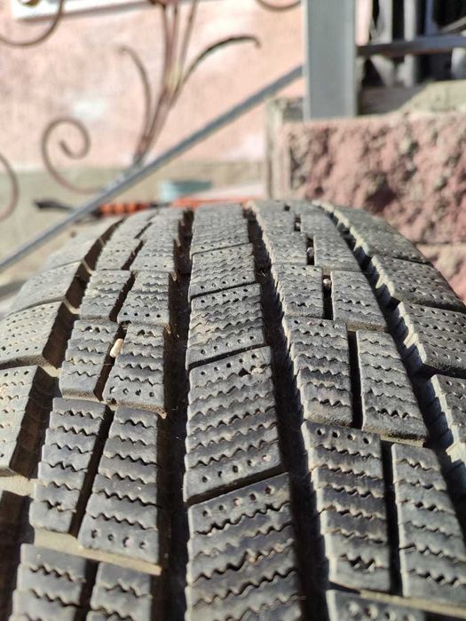 Продам зимнюю шину, липучка