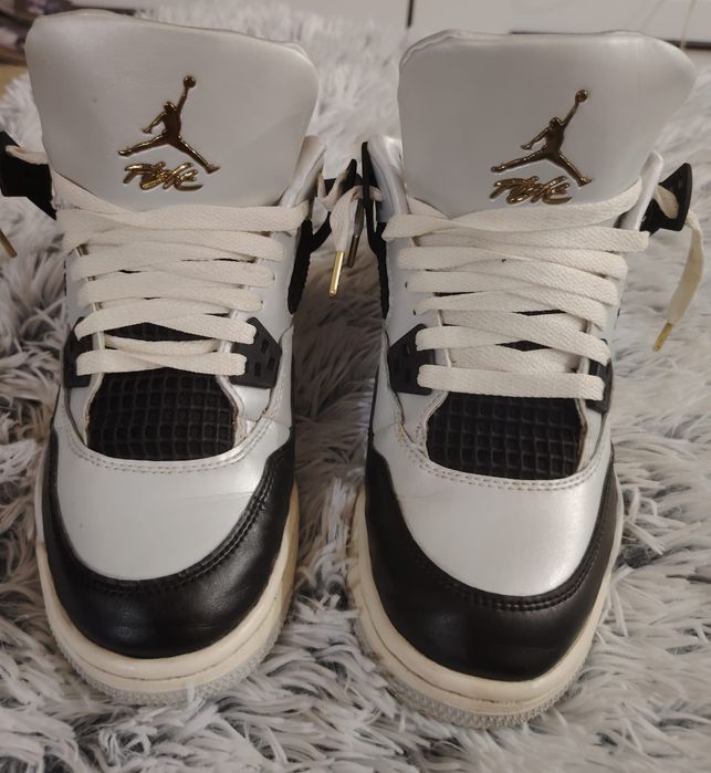 Jordan 4 Retro Platinum Gold