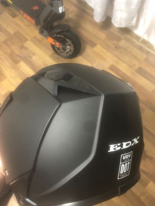 Vând casca EDX nouă