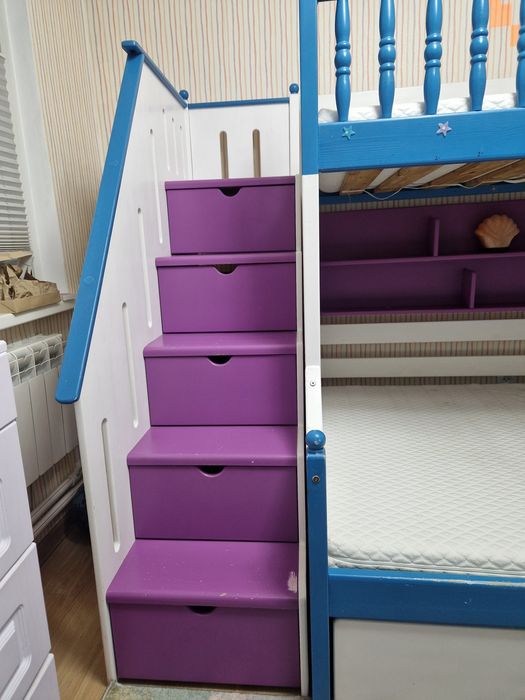 Детская двухъярусная кровать