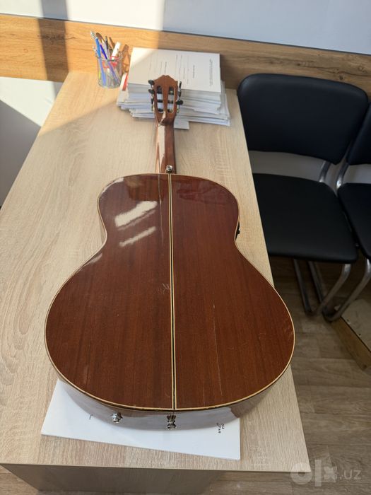 Gitara sotiladi qadimgi ispanskiy arginal gitara