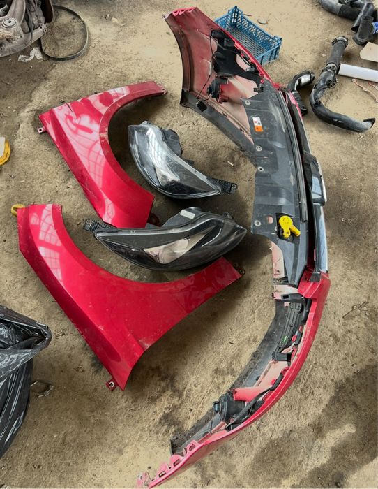 Bara fata faruri capota ford focus 3