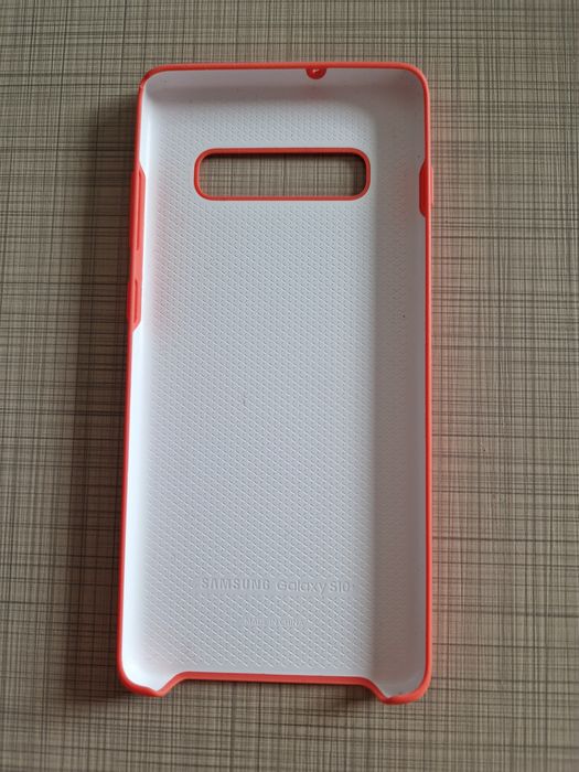 Чехлы на телефон