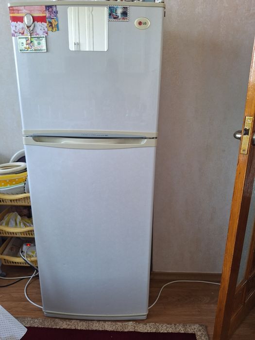 Продам Холодильник LG