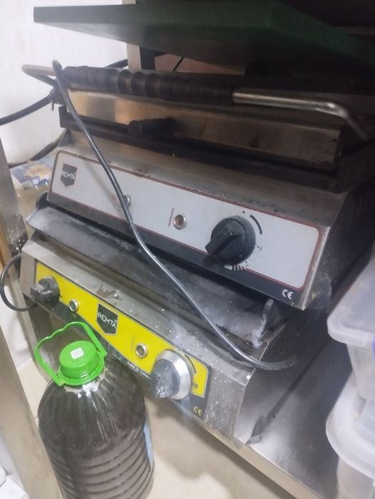 Срочно продается печка для кафе и тостер