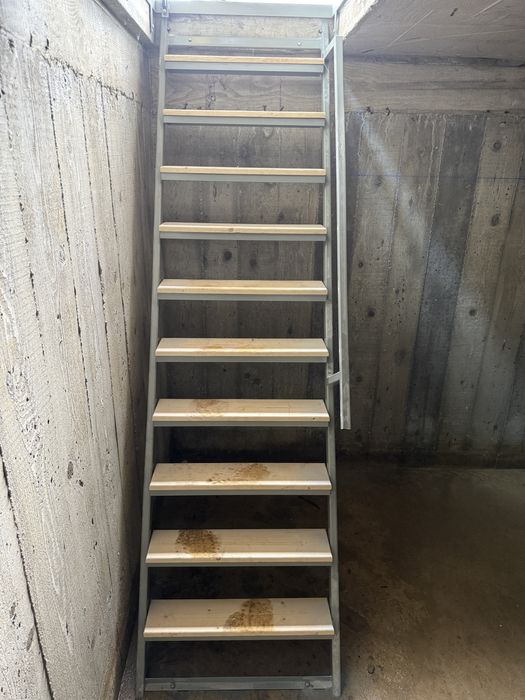 Scara de beci, Scara cu trepte zincate/lemn,Scari zincate