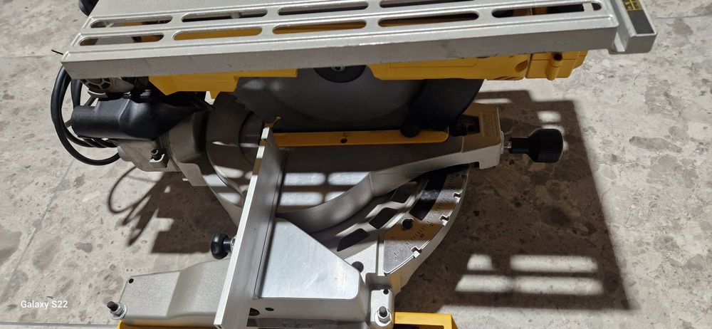 Dewalt circular staționar pe curent