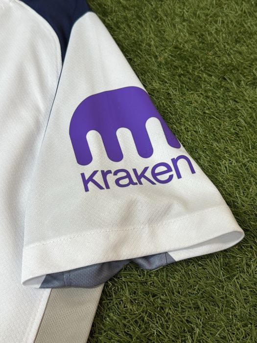 Тениска на Тотнъм 2025/26