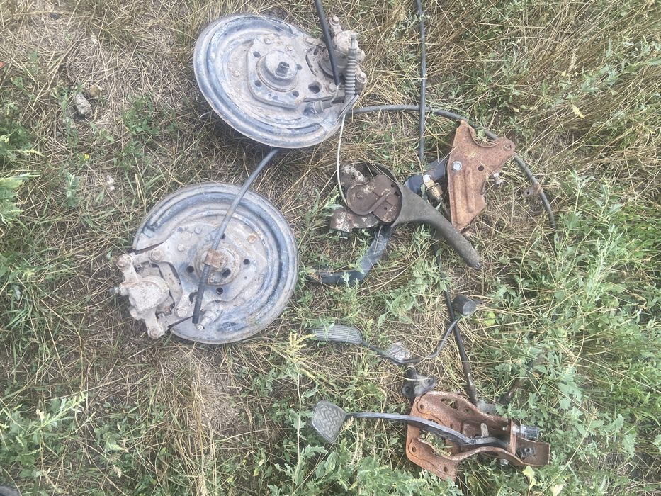 Продам запчасти таета корола