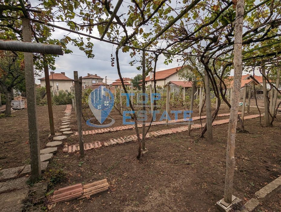 Едноетажна къща в град Павликени