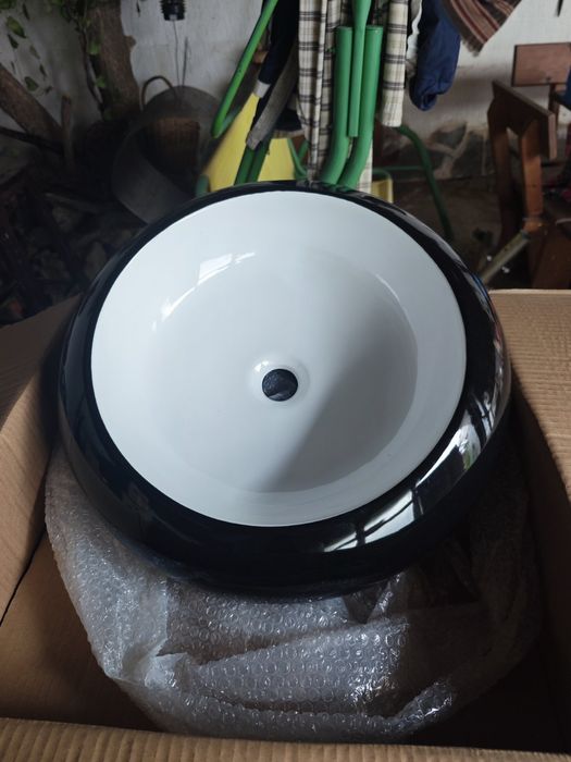 Продавам чисто нови  мивки за баня