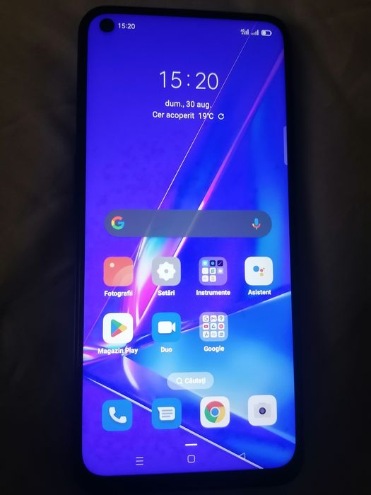 Vând tel Oppo A72 are sticla camerei de pe spate crăpată dar nu afectează pozele cu nimic preț 200 lei